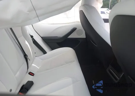 2025 Tesla Model 3 Long Range All-Wheel Drive z USA, uszkodzony, nr VIN 5YJ3E1EB8SF918081